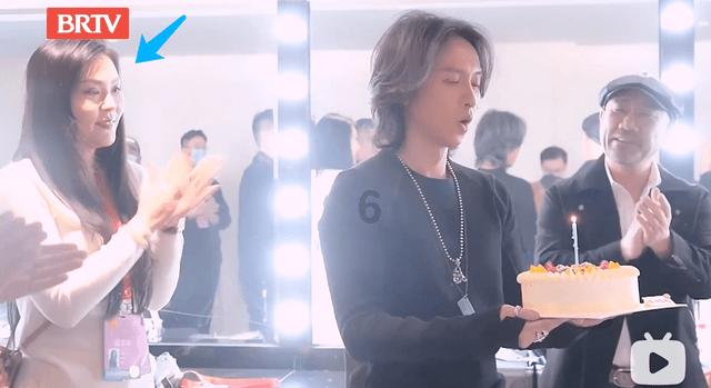【寿星BUFF加成】“大王”生日夜爆砍22分两双 助大鲨鱼赛季首胜浙江!