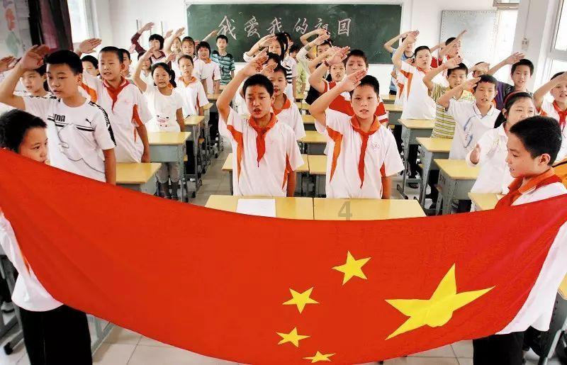 拳头设计师出来挨打！LOL首个“卧底”英雄问世，技能帮对手加Buff